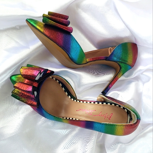NEW BETSY JOHNSON Multicolored Iridescent Rainbow Bow Heels!!! - Picture 4 of 7